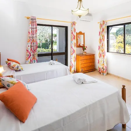 Viegas 4 Bedroom Air Conditioned With Private Pool Free Wifi Villa