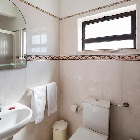 Viegas 4 Bedroom Air Conditioned With Private Pool Free Wifi *